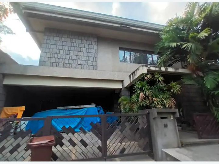 5-bedroom Single Detached House For Sale in Makati Metro Manila