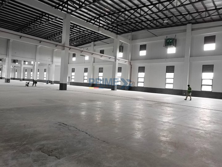 FOR LEASE : Commercial Warehouse in Laguna.