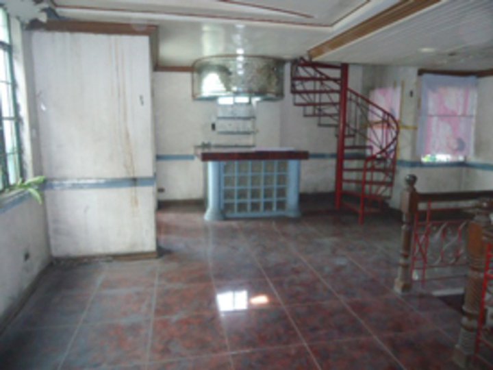 Foreclosed 6-bedroom Townhouse For Sale in Quezon City