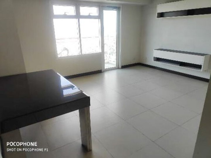 Foreclosed 85.00 sqm 2-bedroom Residential Condo For Sale in BGC Taguig