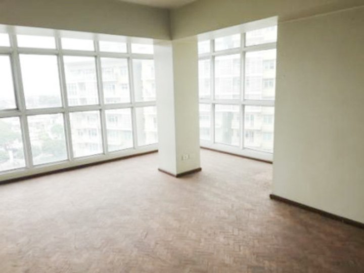 Foreclosed 127.00 sqm 3-bedroom Residential Condo For Sale in BGC Taguig