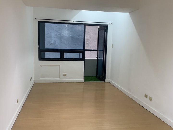 Pre Owned 56 sqm 1BR Condo in Malayan Plaza Ortigas Pasig for sale