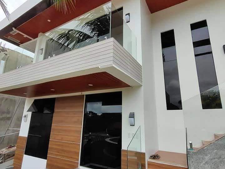 6-bedroom Single Detached House For Sale IN Banawa cebu city