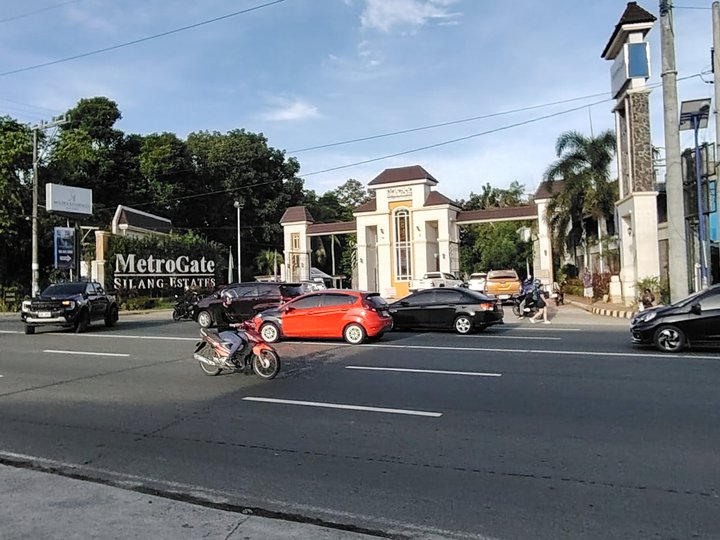 4 Bedrooms Town House For Sale in Silang Cavite