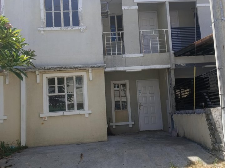 Pre-own townhouse for sale in Lancaster new city in General trias Cavite