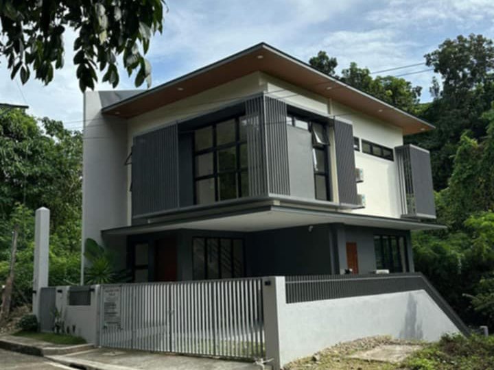 A Spacious 3-bedroom Single Detached House For Sale in Consolacion Cebu