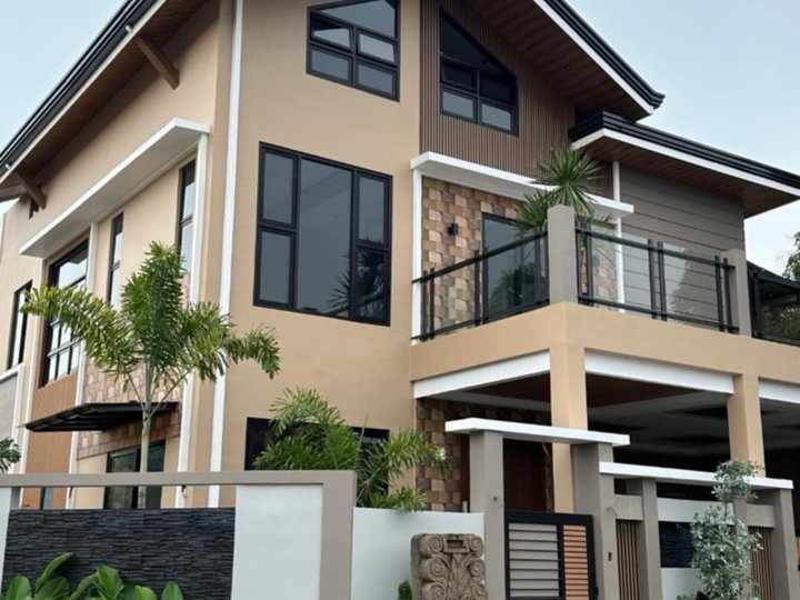 Brandnew Modern 5-bedroom House with Swimming PoolFor Sale in Las Pinas Metro Manila