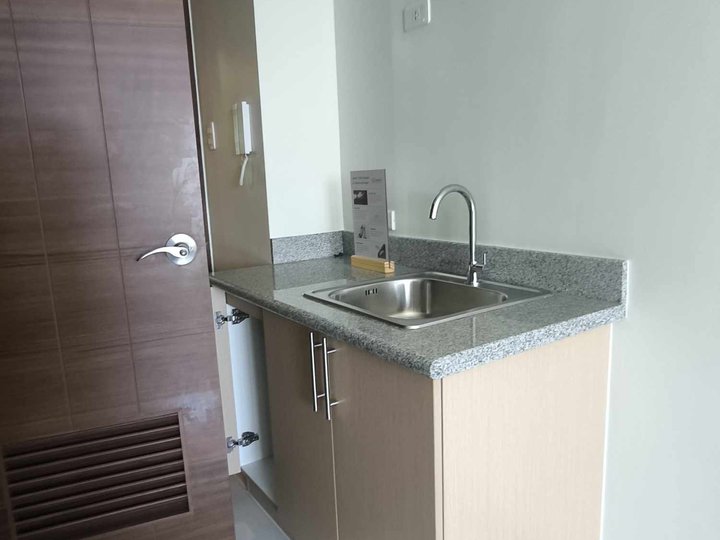 Condo for sale in pasay studio type near MOA, Makati and Manila