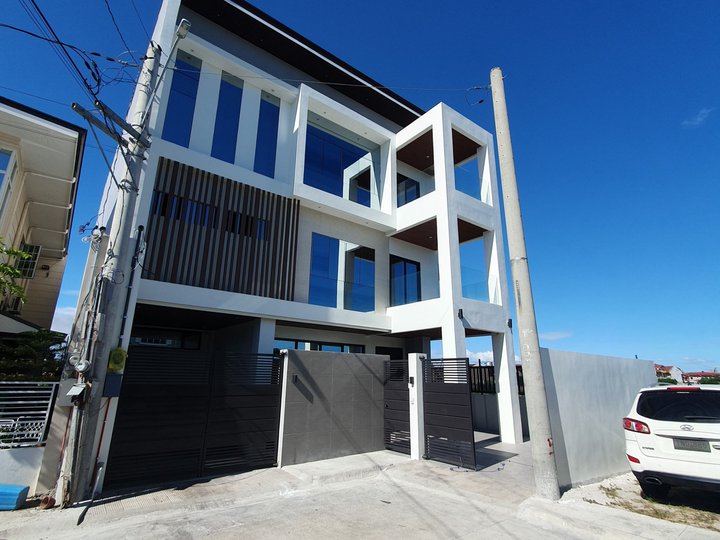 Princeton Heights: RFO Semi-Furnished 5-bedroom Single Detached House For Sale in Bacoor Cavite