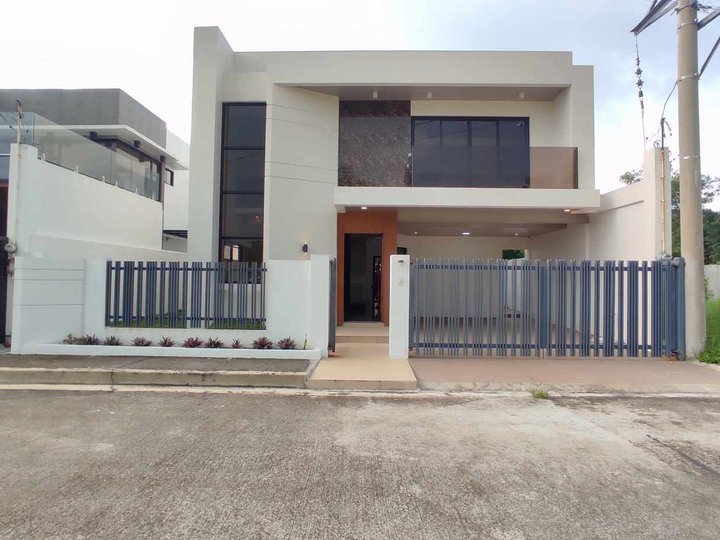 Brandnew 4-bedroom House For Sale in Royale Tagaytay Estates, Alfonso Cavite