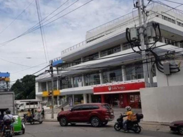 COMMERCIAL CENTER IN LINGUNAN, VALENZUELA