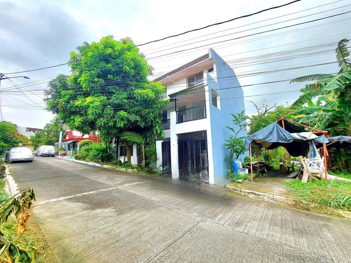 3 Storey House & Lot For Sale in Spring Heights Subd. by Filinvest Commonwealth, Quezon City