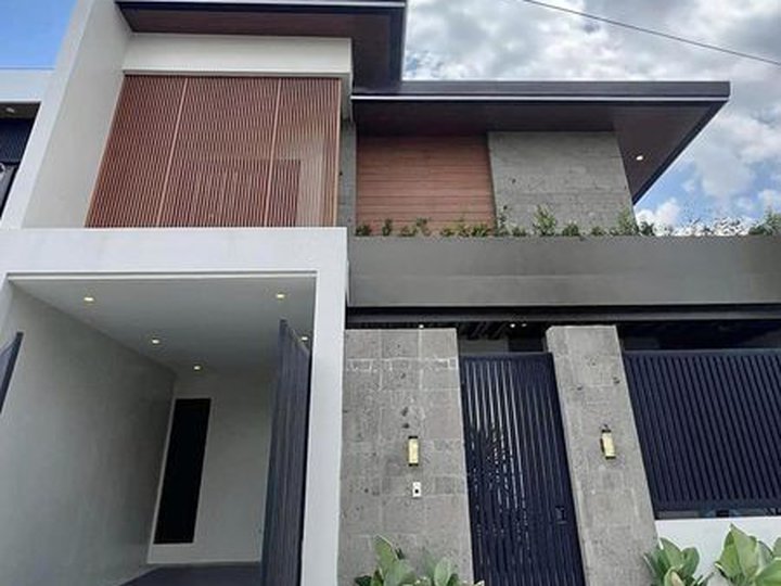 Pre-Owned 3-bedroom Townhouse For Sale in Clark Angeles Pampanga