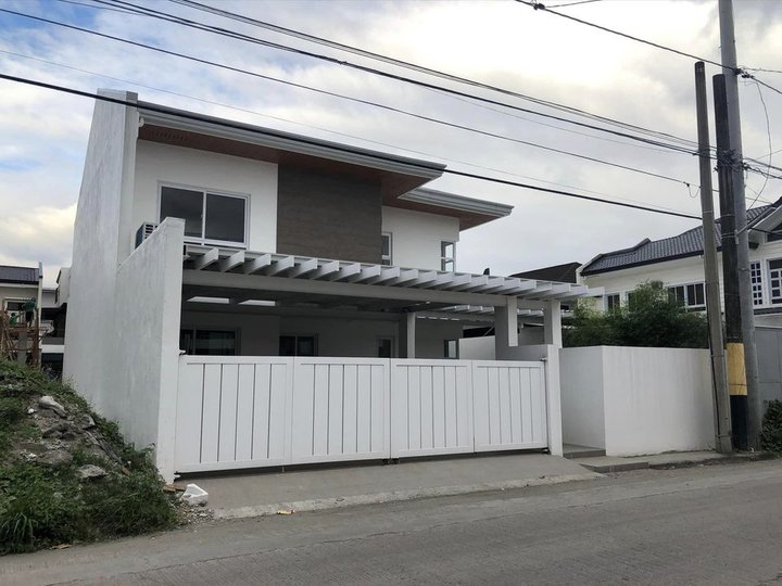 4-bedroom House For Sale in Multinational Village Paranaque