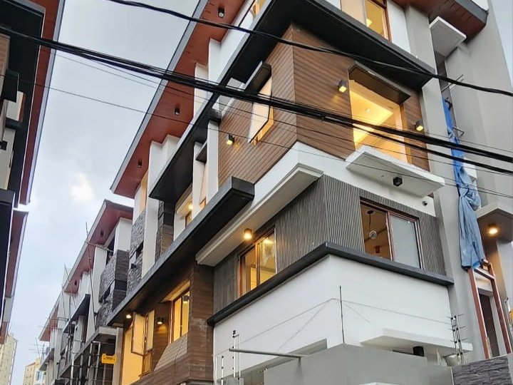 Ready For Occupancy 5-bedroom Townhouse For Sale in SMALL HORSESHOE Quezon City