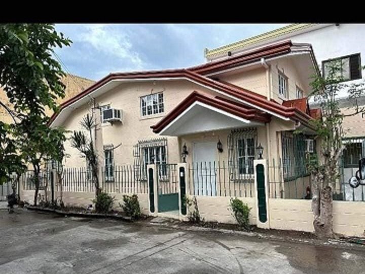 5-Bedroom House for Sale in ACM Woodstock Carsadang Bago Imus Cavite