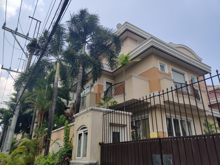 5-bedroom Townhouse For Sale in New Manila Quezon City / QC