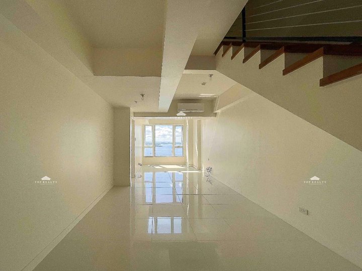 Paranaque City, Penthouse Unit Condo for Sale in Oak Harbor Residences