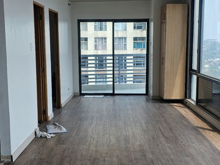 Pre-Owned 67 sqm One Bedroom Corner Unit with Parking, OCP Eastwood, Quezon City