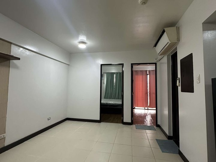 Resale: 2Bedroom Unit with Covered Parking ARISTA Place near ASEANA, NAIA Terminals, MOA, Okada