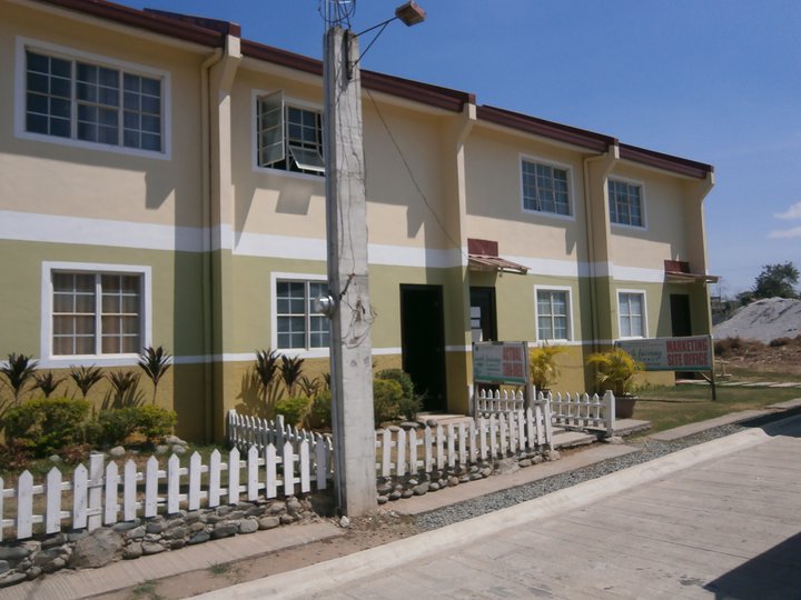 3-bedroom Townhouse Silvana Heights in Pandi Bulacan