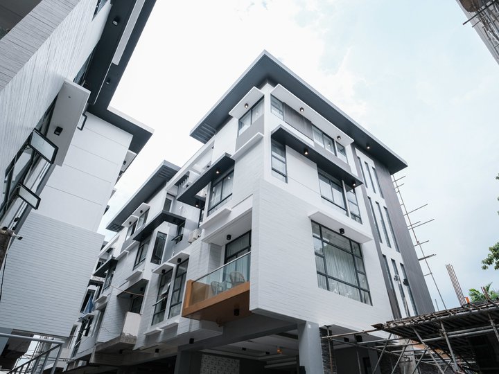 Luxe 4-Bedroom San Juan Townhomes with Modern Amenities (Preselling)