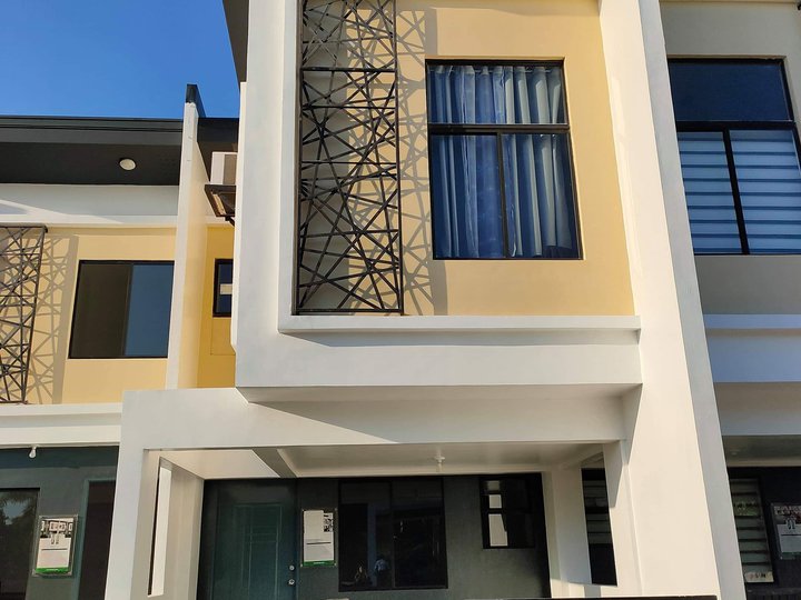 ELEGANT TOWNHOUSE HOUSE IN LOT FOR SALE PHIRST PARK HOMES PANDI BULACA