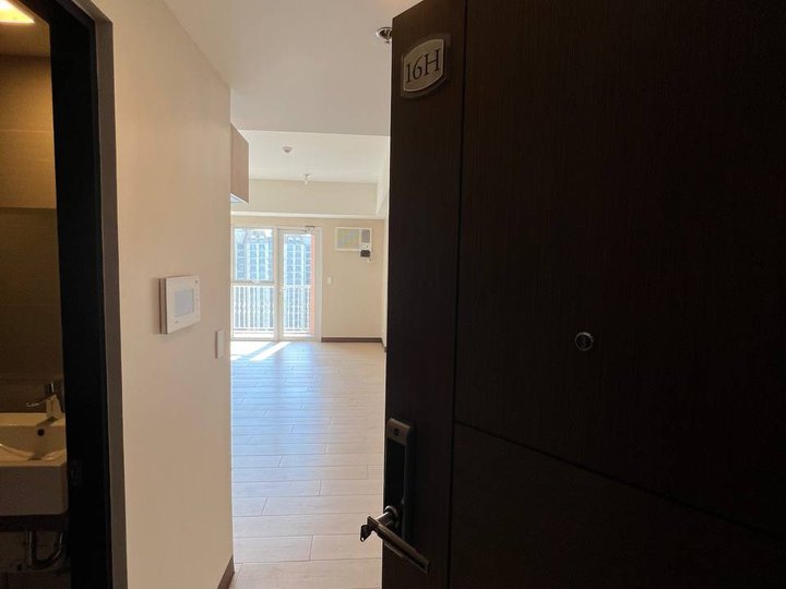 Rent to own Studio Condo for sale in St. Mark Residences McKinley Hill