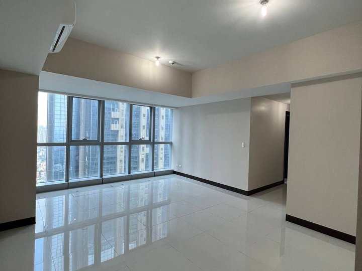 For sale 3 Bedroom Rent to Own Condo Unit in Uptown Parksuites BGC