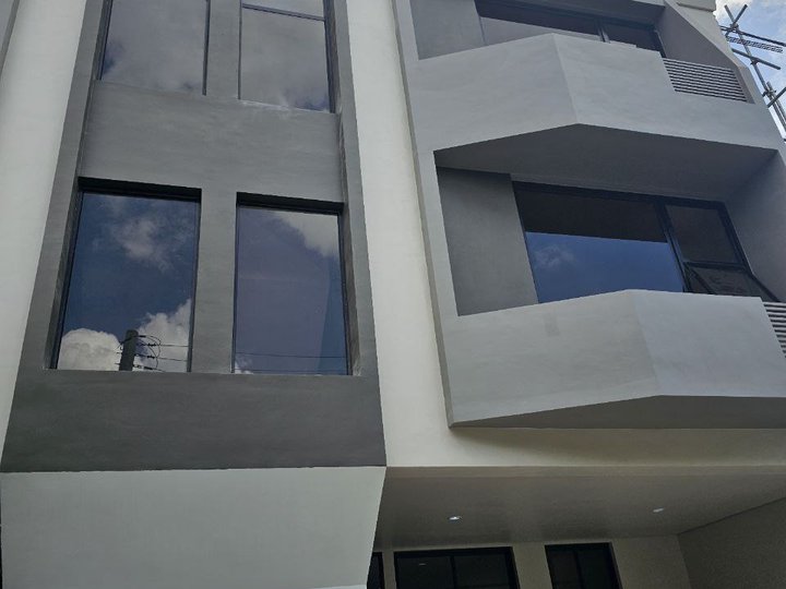 5-bedroom Townhouse For Sale in Antipolo Rizal: ONE AMARI PLACE