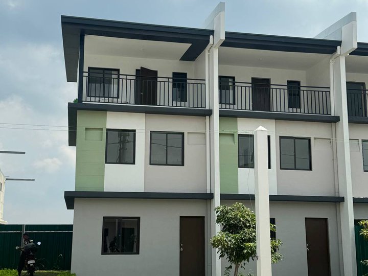 3 STOREY W/ 4 BEDROOMS TOWNHOUSE FOR SALE IN NUVALI.