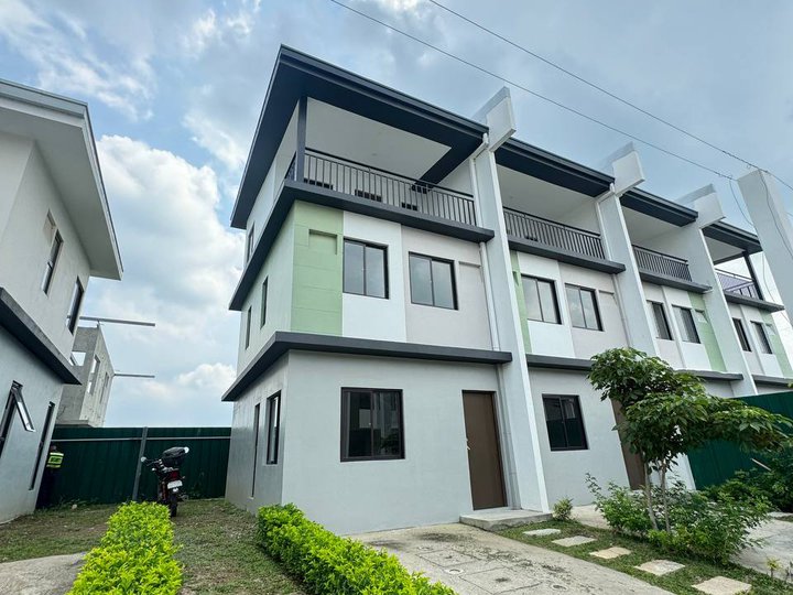 3 STOREY W/ 4 BEDROOMS TOWNHOUSE FOR SALE IN NUVALI.