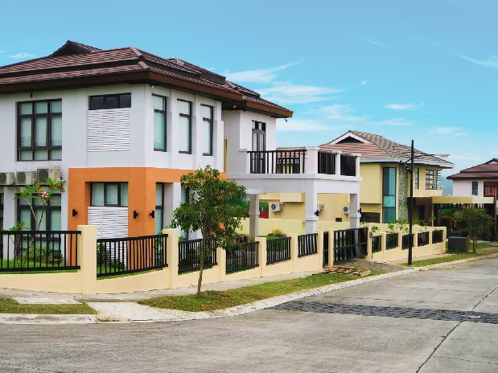 RFO 3-bedroom Single Attached House For Sale in Phuket Mansions-South Forbes, Silang Cavite