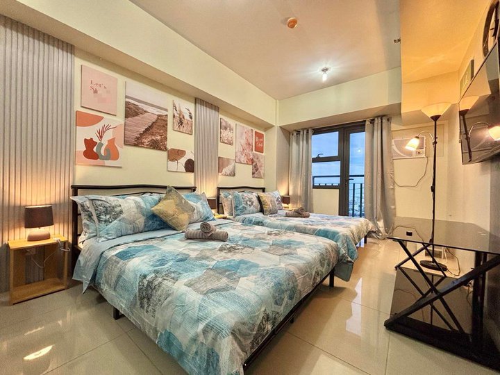 Luxurious 2-Bedroom Corner Unit with Stunning Seaview at Horizons 101, Cebu City!