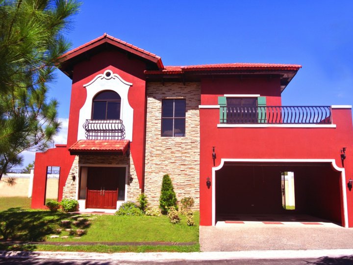 4-bedroom Single Detached House For Sale in Las Pinas Metro Manila