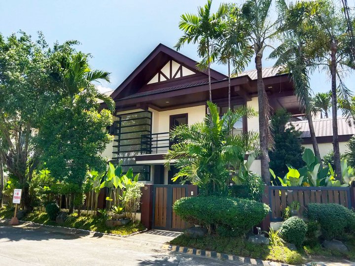 5-bedroom Single Detached House For Sale in Las Pinas Metro Manila