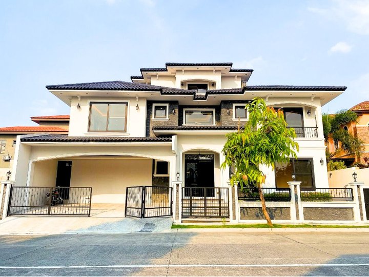 5-bedroom Single Detached House For Sale in Las Pinas Metro Manila
