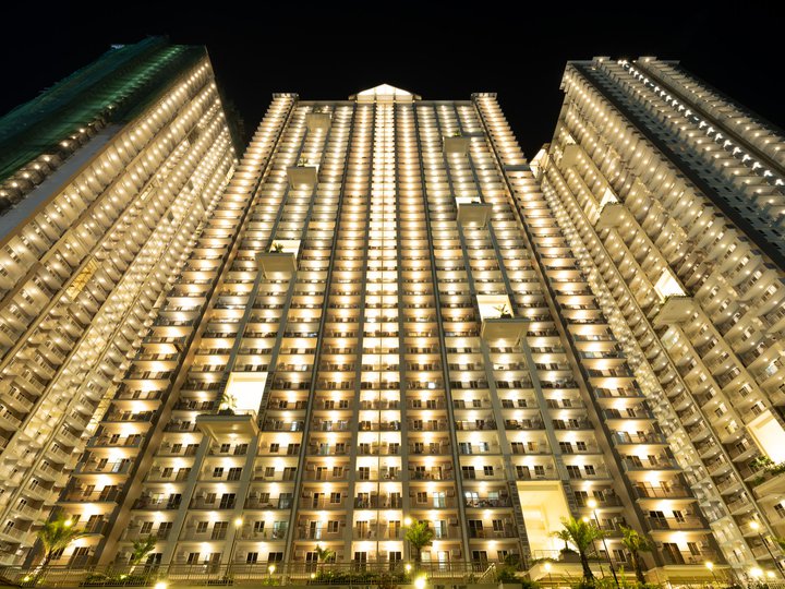 Enjoy the best of urban living at Prisma Residences, nestled on Pasig Boulevard in Pasig City