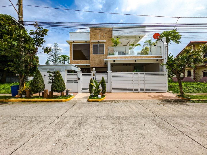 6 Bedrooms Single Detach House and Lot for Sale in Imus, Cavite