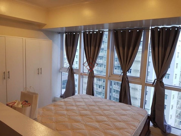FOR RENT Semi-furnished Studio Unit in South of Market Residences BGC