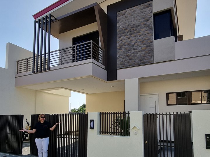 4-bedroom Single Detached House with Balcony at Imus Cavite,