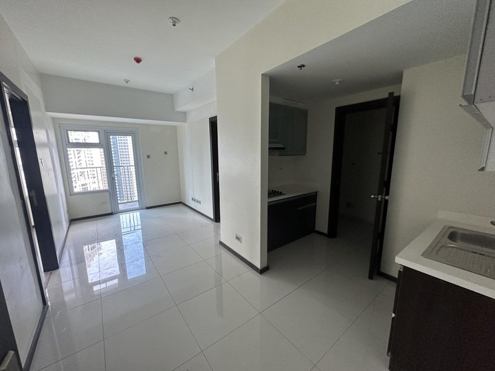 Ready For Occupancy Discounted 62.77 sqm 2-bedroom Residential Condo For Sale in BGC Taguig