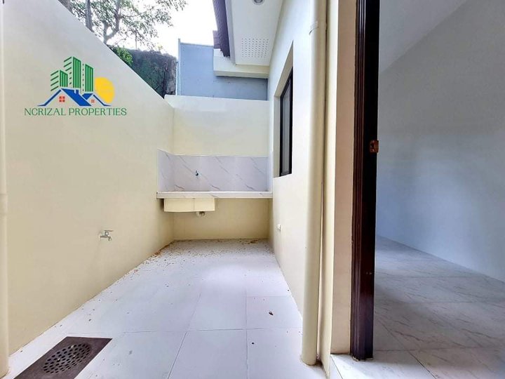 Flood free!!!3 units townhouse for sale in marikina..