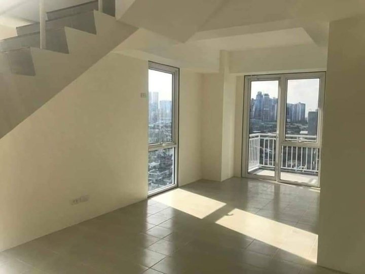 For Sale Penthouse Bi level 3 Bedrooms with Balcony in Pasig City