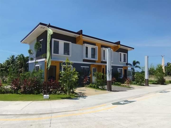 Townhouse 2-bedroom with 1 carpark for sale in Naic  Cavite