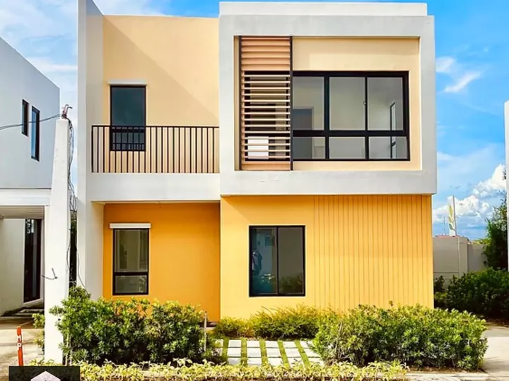A 4 bedroom Single Attached House For Sale in Tanza Cavite