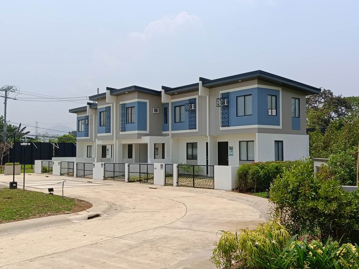 Pre-Selling Towhouse in Bay Laguna