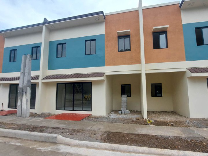 SHOP HOUSE WITH 2 BEDROOMS AND 1TB FOR SALE ( RFO )