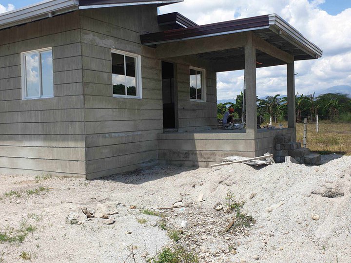 1000sqm lot with Unfinished house for sale in Floridablanca