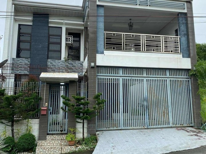 Pre-Owned 3 bedroom, 2 bathroom and car garage single aattached house and lot for sale in greenridge